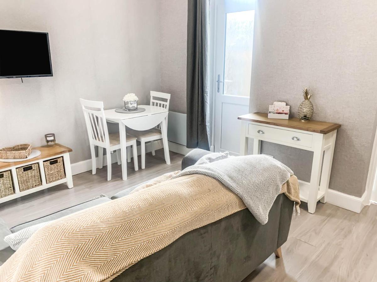 The Rosebery Retreat By The Castle 1-Bed Apartment Инвернес Екстериор снимка