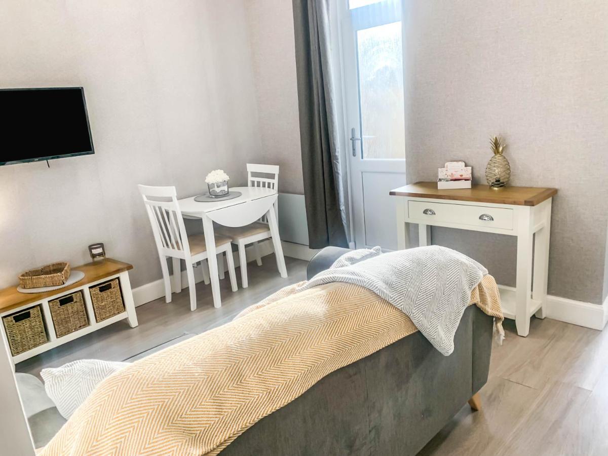 The Rosebery Retreat By The Castle 1-Bed Apartment Инвернес Екстериор снимка