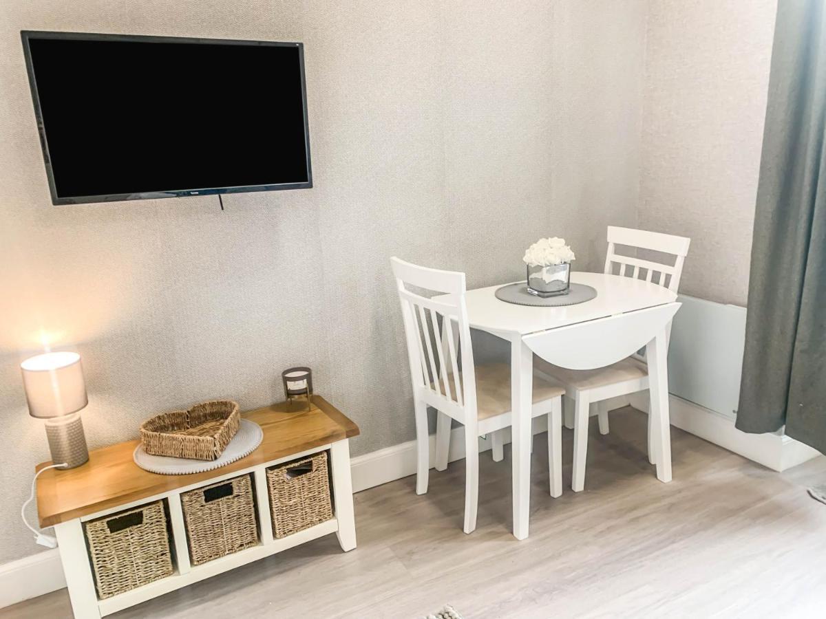 The Rosebery Retreat By The Castle 1-Bed Apartment Инвернес Екстериор снимка